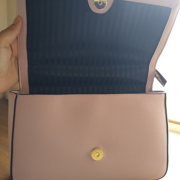 Victoria secret crossbody purse - Picture 2 of 4